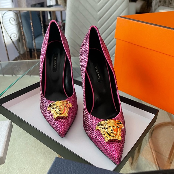 Versace - Picture 6 of 8